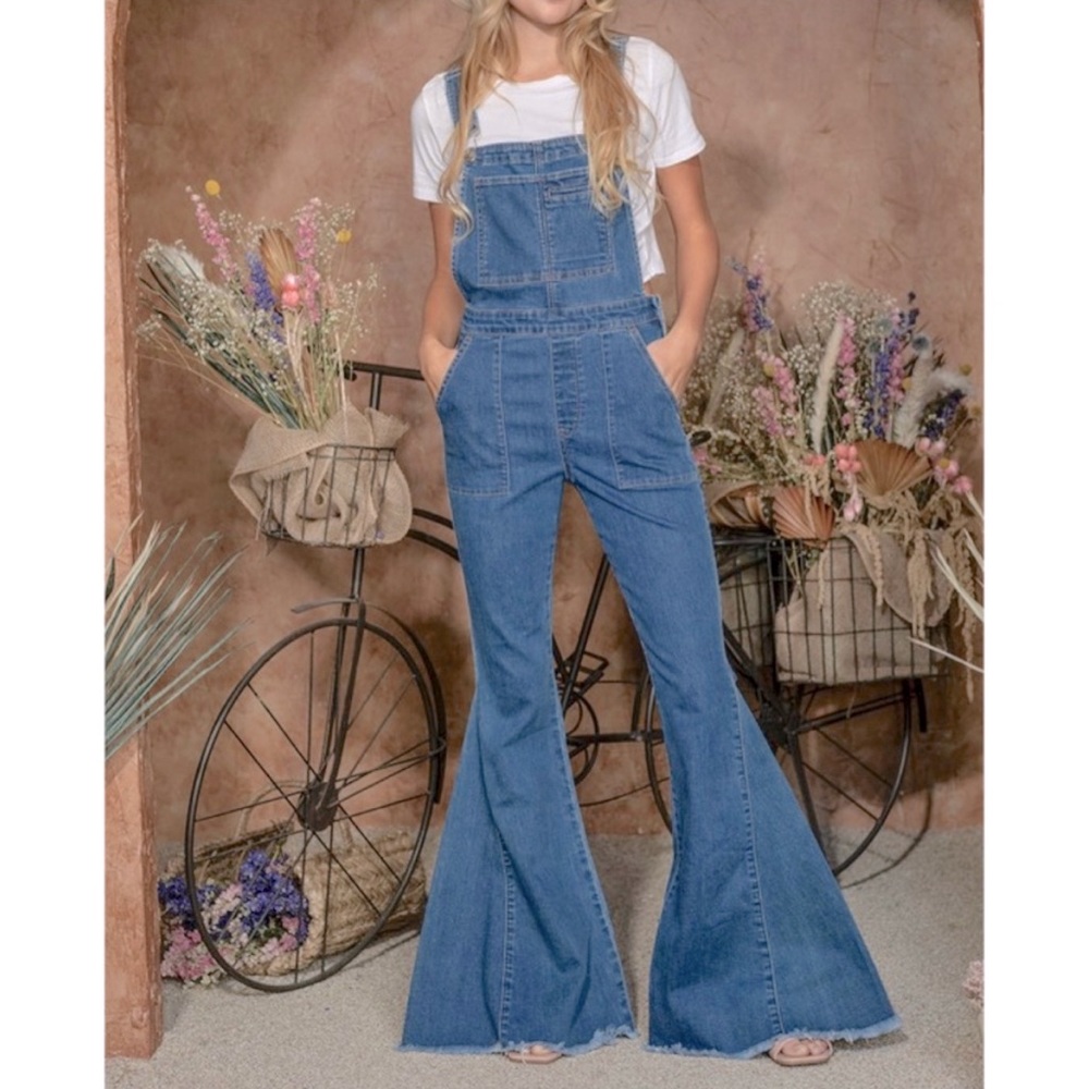 New never worn flare leg denim overalls. Size do. Similar to pro photos. Raw hem